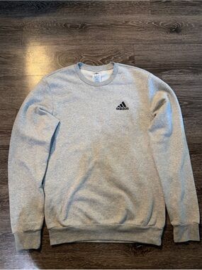 adidas Men’s Light Gray Crewneck Sweatshirt with Trefoil Logo